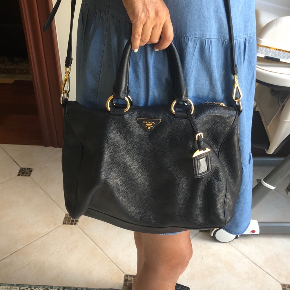 Beautiful pebbled leather Prada shoulder bag!! It’s in great shape!